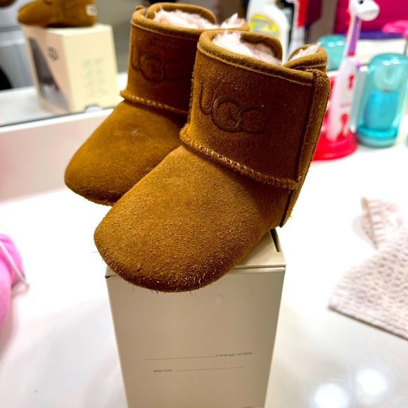 Cognac baby uggs - Picture 1 of 3